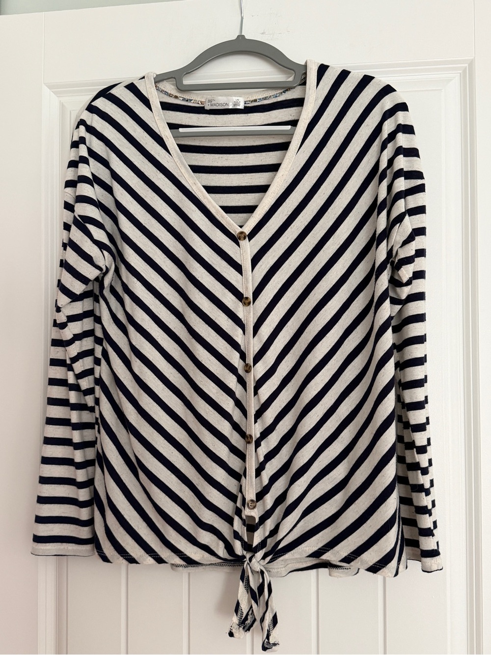 89th & Madison Navy and Cream Striped V-Neck Faux Button Tie-Front Top Size Larg